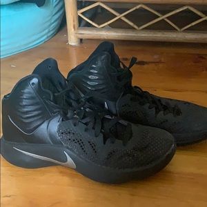 Black nike basketball sneakers